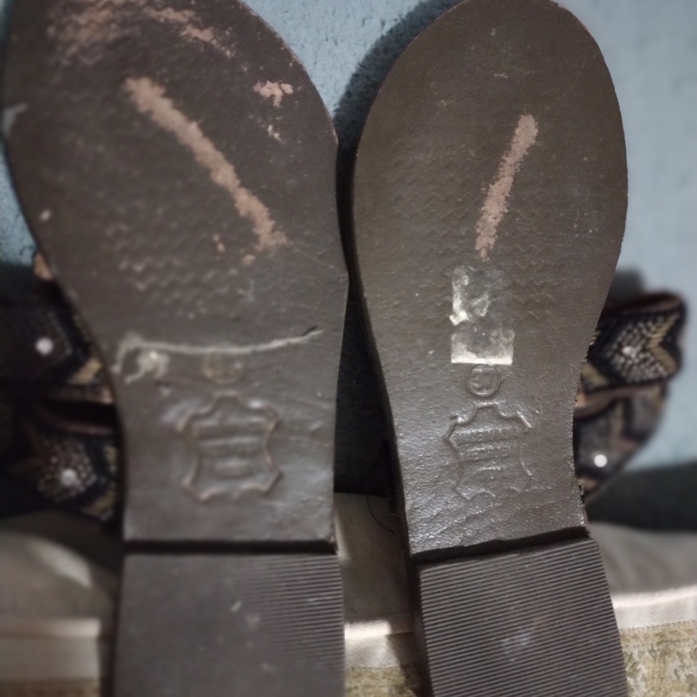 Sandals - Picture 2 of 6